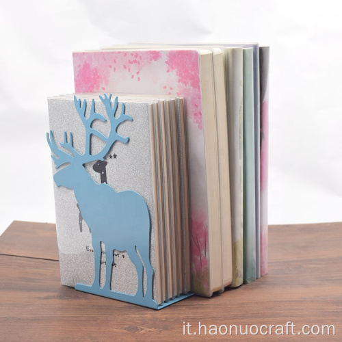Scaffale per libri creativo semplice con renne vuote dei cartoni animati